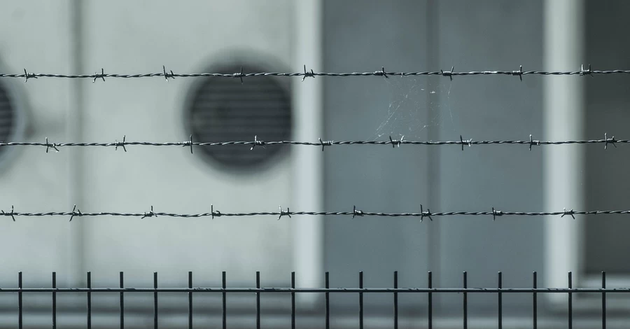 Консулы встретились с 16-летним украинцем, подозреваемым в убийстве матери и сестры в Бельгии