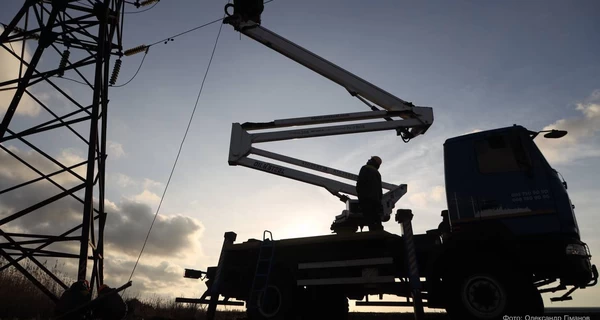 В Херсонской области ввели графики отключений света после российских атак