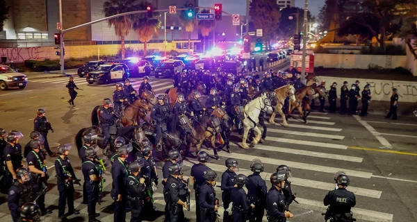 Протесты в США: губернатор Калифорнии раскритиковал Трампа и призвал жителей штата защищать демократию