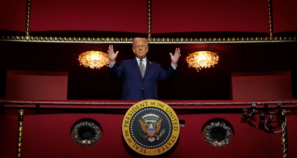 Аплодировали и свистели: появление Трампа в театре вызвало неоднозначную реакцию