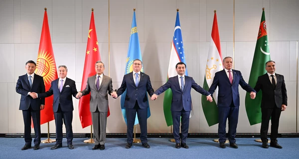 Вздовж Шовкового шляху: нові горизонти співробітництва у сфері взаємопов'язаності між Китаєм та Центральною Азією