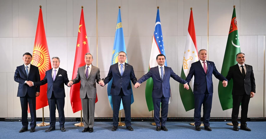 Вдоль Шелкового пути: новые горизонты сотрудничества в области взаимосвязанности между Китаем и Центральной Азии