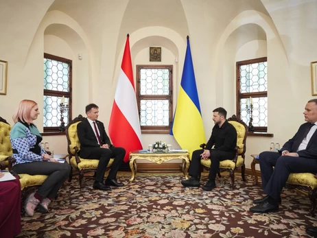 В Україні розпочали роботу нові посли Казахстану та Австрії