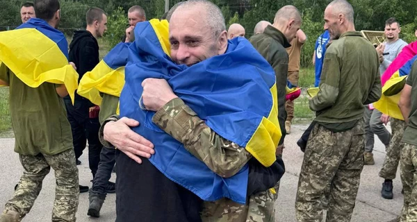 Украина вернула домой еще часть военнопленных, среди них - защитники Мариуполя