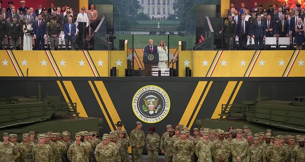 В США прошел первый за 30 лет военный парад, посвященный армии - в день рождения Трампа