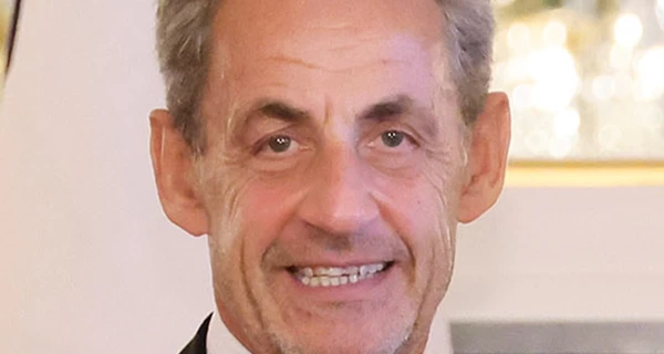 Экс-президента Франции Саркози лишили высшей награды страны