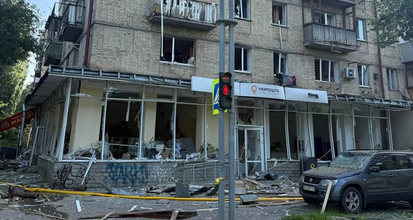 Во время ночной атаки в Киеве разрушены два отделения «Укрпошти» 