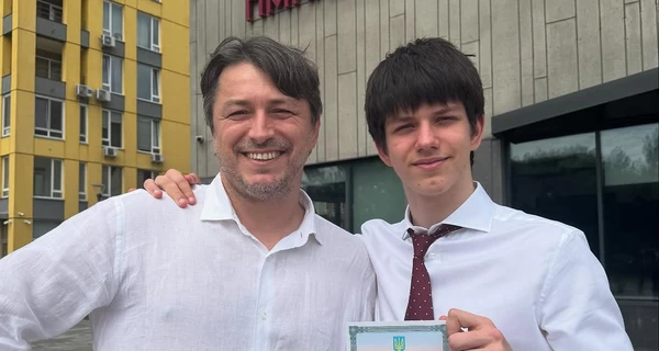Сергей Притула показал редкий снимок с 16-летним сыном-выпускником