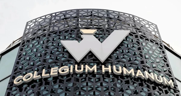 В Варшаве задержали проректора вуза, которая за взятки выдавала поддельные документы сотням студентов