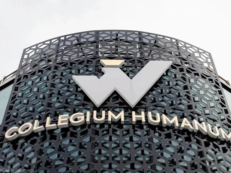 В Варшаве задержали проректора вуза, которая за взятки выдавала поддельные документы сотням студентов