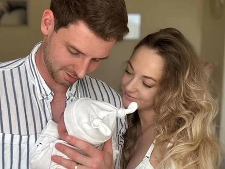 Актор Павло Текучев вперше став батьком і показав перші кадри з новонародженим малюком