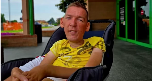 Зеленскому доложили о сборах денег Назарию Гусакову, уже покинувшему Украину