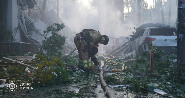 Россия атаковала Киев и область ракетами и дронами, под завалами есть люди