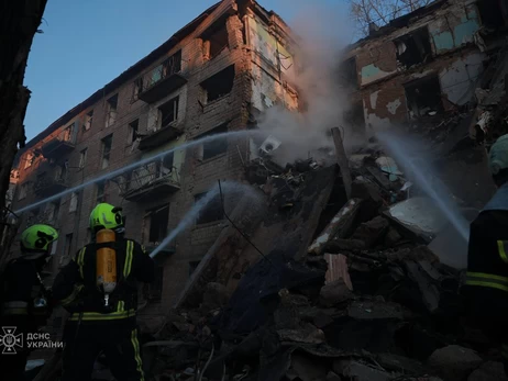 У Києву зруйновано під’їзд багатоповерхівки, загинули 6 людей 