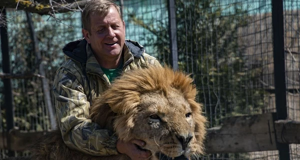 В Крыму в сафари-парке на Олега Зубкова напал лев, коллаборант в тяжелом состоянии в реанимации