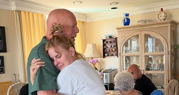 Дочь борющегося с деменцией Брюса Уиллиса показала новые кадры с 70-летним актером