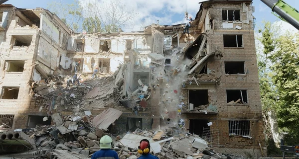 Из-под завалов в Киеве извлекли тела женщины и ее 11-летней дочери