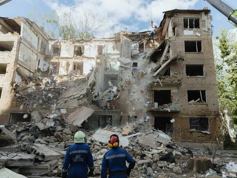 З-під завалів у Києві дістали тіла жінки та її 11-річної доньки