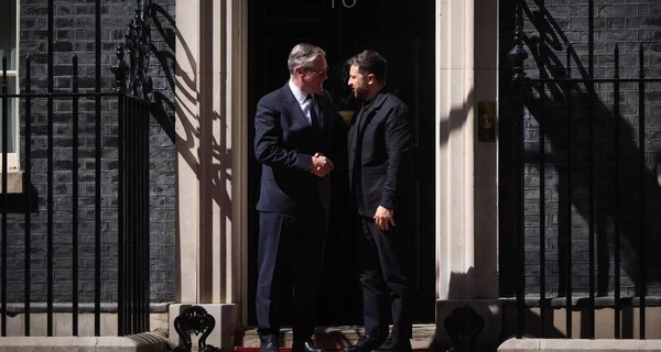 Зеленский в Лондоне провел встречу с премьером Стармером