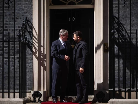 Зеленский в Лондоне провел встречу с премьером Стармером