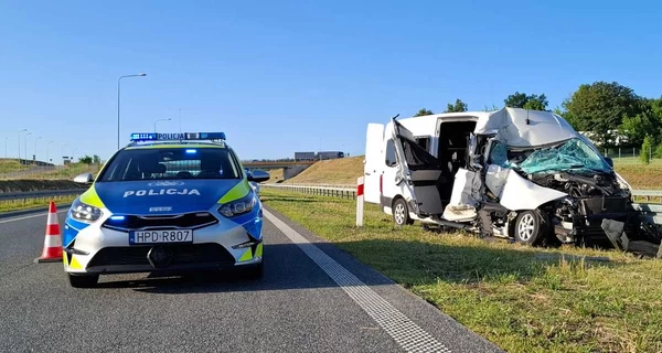 В Польше микроавтобус с украинцами врезался в фуру, ранены четверо пассажиров