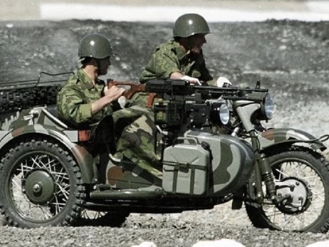 Россия на фронте все чаще использует мотоциклы, эту тактику она применит и для НАТО, - ISW 