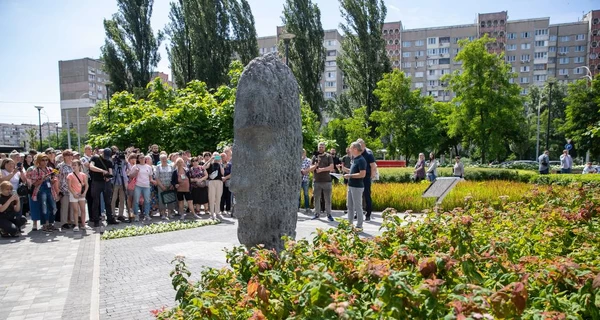 В Киеве на Оболони открыли памятник бойцам теробороны