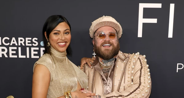 Исполнитель хита 