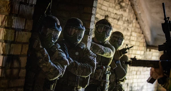 Украинские дроны атаковали объекты Минобороны РФ в российском Брянске, - СМИ