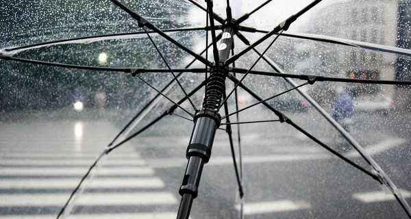 В Киеве выпал град - столицу залило ливнем 