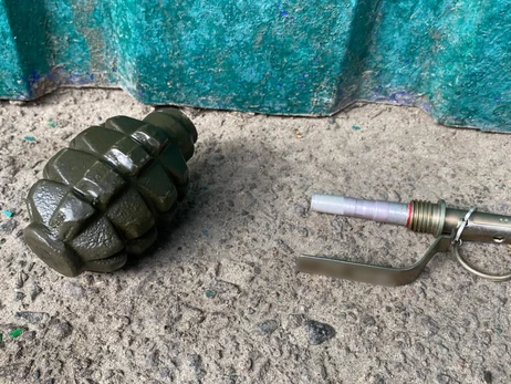 В Харькове мужчина угрожал взорвать гранату в торговом центре