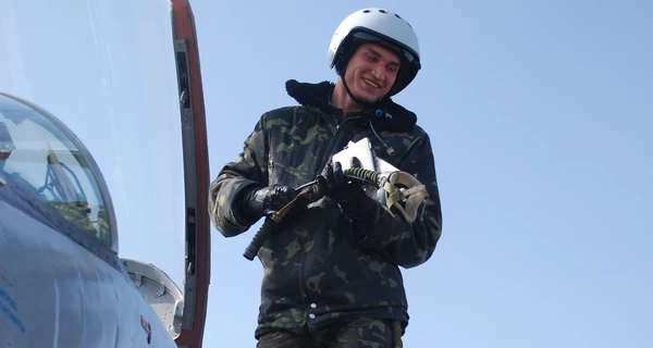 Во время отражения массированной атаки погиб пилот F-16 Максим Устименко