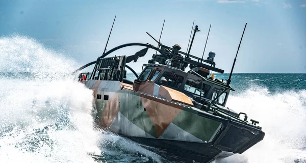 В Одессе военные моряки спасли пять человек, которые тонули на закрытом пляже (обновлено)