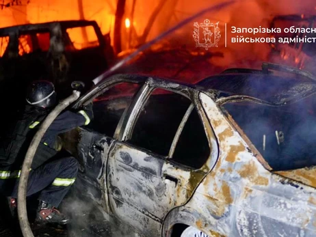 Россия ударила по Запорожью, повреждены предприятие и жилые дома