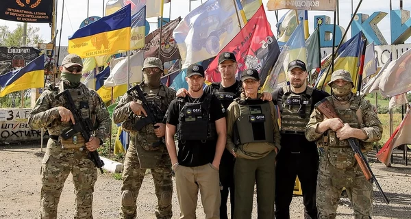 Крестница Чарльза III вместе с сыновьями побывала в Украине - привезла гуманитарную помощь в прифронтовые города