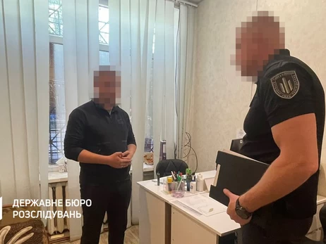 В Днепре сотрудник ТЦК списал с учета 17 мужчин, в том числе своего брата 