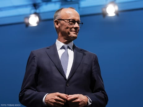 Мерца раскритиковали за слова о флаге ЛГБТ на Бундестаге - 