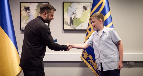 Зеленский наградил 11-летнего датчанина, который собирает деньги для украинских детей