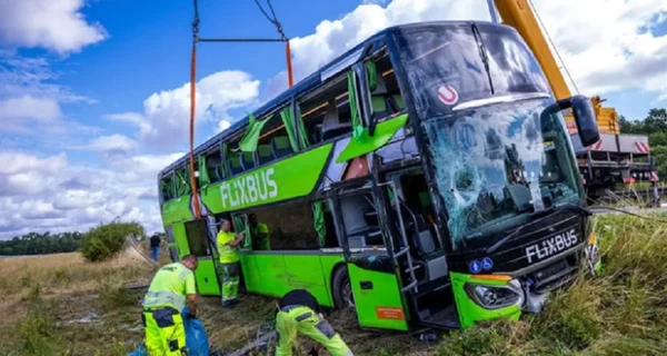 В Германии перевернулся автобус, в котором были украинцы, шесть человек серьезно травмированы