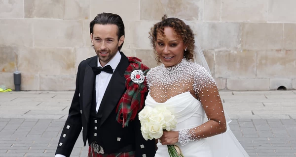 Участница Spice Girls Мел Би вышла замуж в третий раз