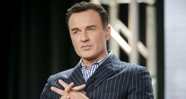 Умер актер Джулиан Макмэхон, сыгравший Коула в сериале 