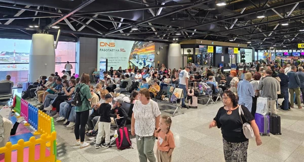 В России второй день отменяют сотни авиарейсов из-за дронов