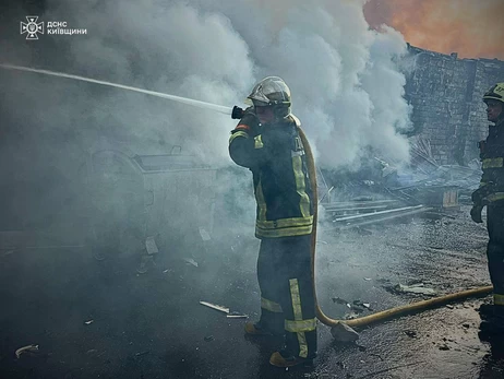 Росія вночі атакувала Київ, є пошкодження у трьох районах