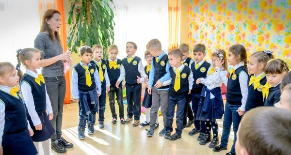 Родителям первоклассников в Украине выплатят по пять тысяч гривен - тех, кто будет учиться офлайн