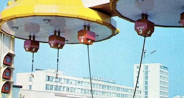 В Киеве на Броварском проспекте демонтировали футуристическую японскую заправку