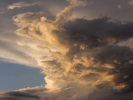 В Киеве объявили I уровень опасности, на город надвигаются гроза и сильный ветер
