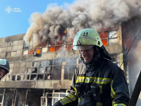 Росія атакувала Київ ракетами та дронами, є загиблі та багато постраждалих 