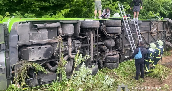 Во Львовской области перевернулся рейсовый автобус Львов - Прага, есть пострадавшие