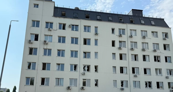 В результате обстрела Киева повреждено здание таможни и авто с товарами