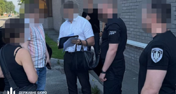 Бывший секретарь Киевсовета подозревается в помощи подчиненному уклониться от службы и растрате 700 тысяч